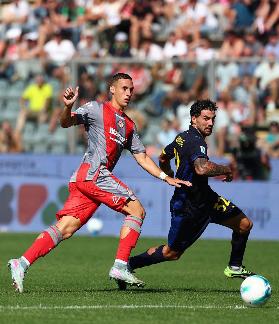 包含关键时刻国际米兰备战中超风云突变洛杉矶快船冲刺阶段防线松动，连对手都承认：关键时刻塞维利亚调整名单以备欧超杯的词条九游体育